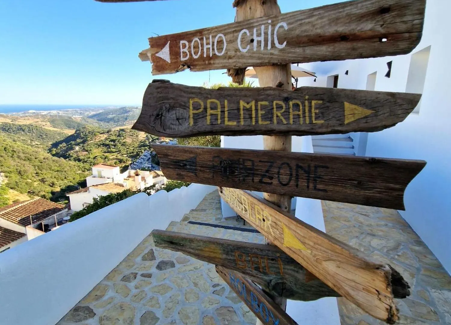Villa Lomy Casares 0*,