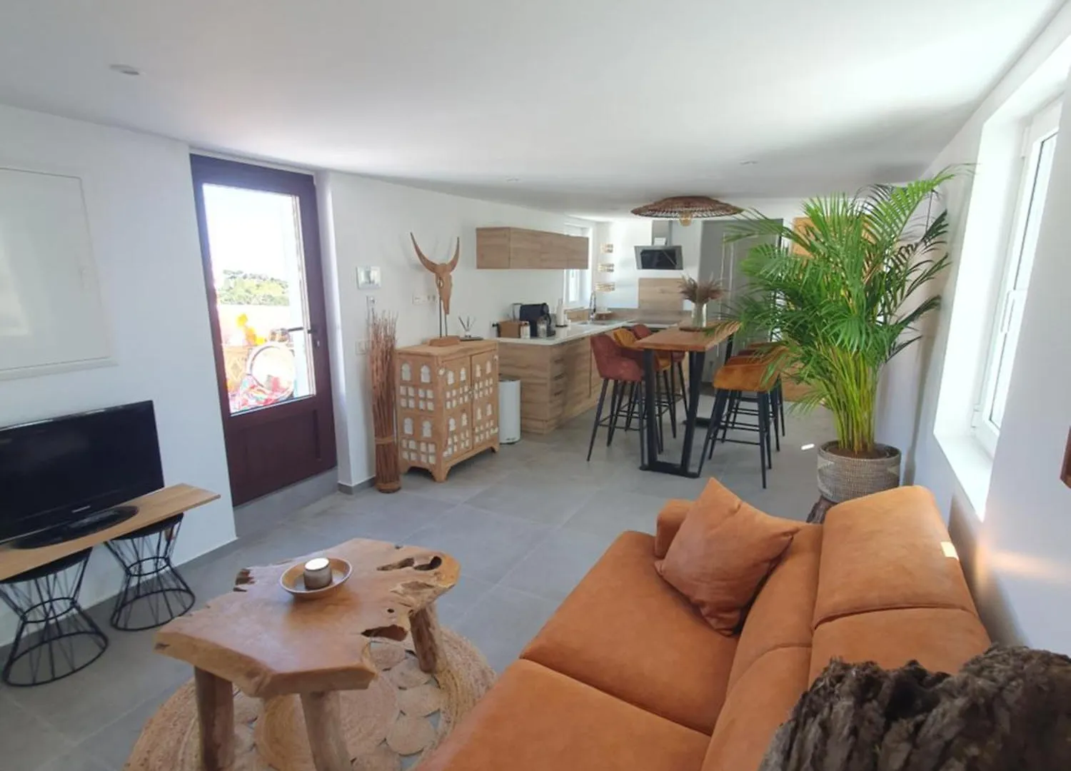 Villa Lomy Casares 0*,