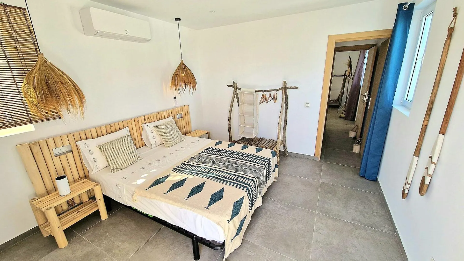 Villa Lomy Casares 0*,