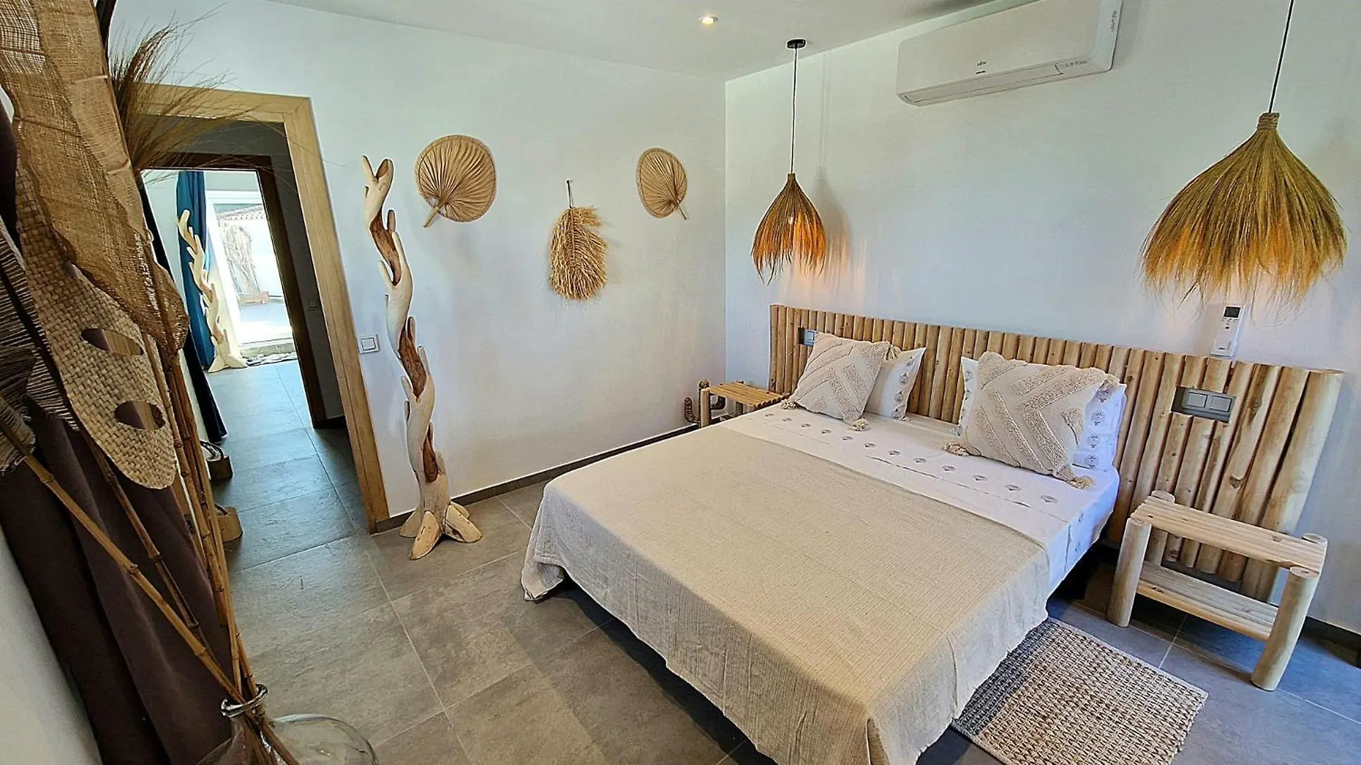 Villa Lomy Casares contacts