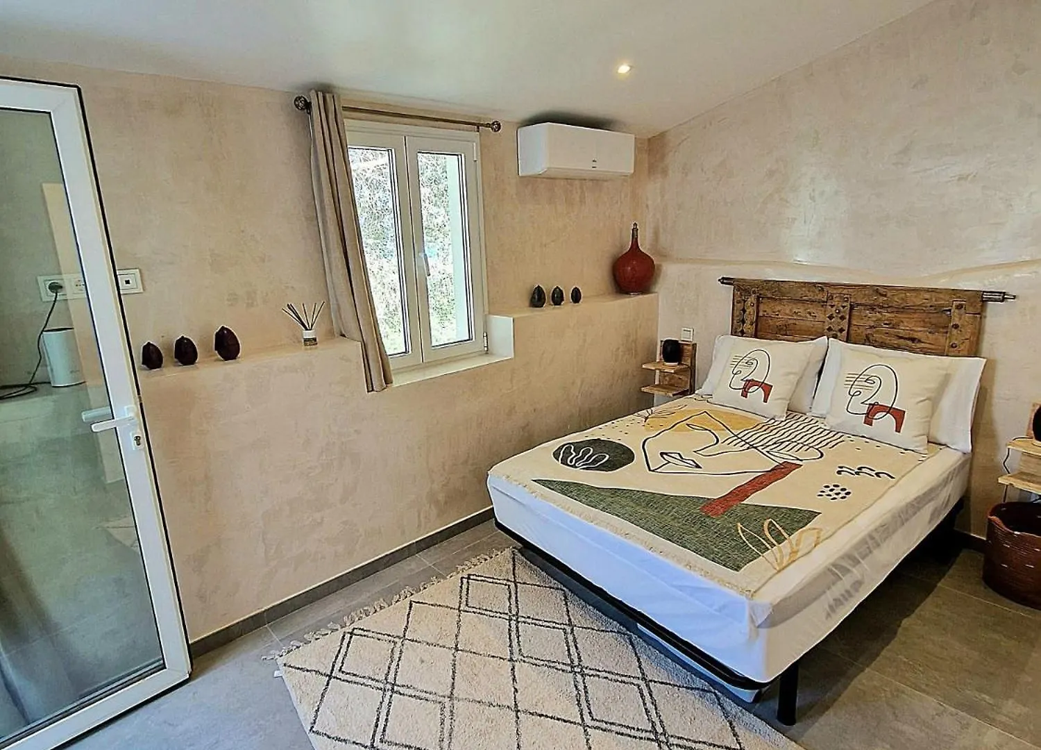 Villa Lomy Casares 0*,  Spain
