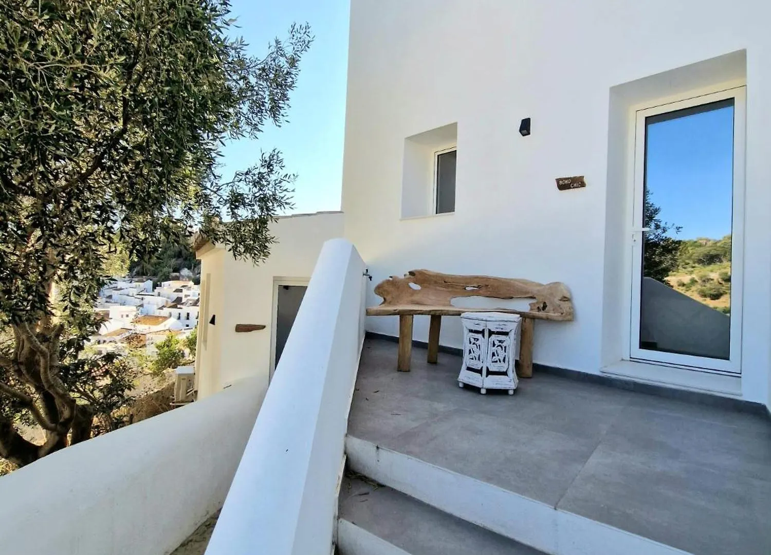 Villa Lomy Casares Bed & Breakfast