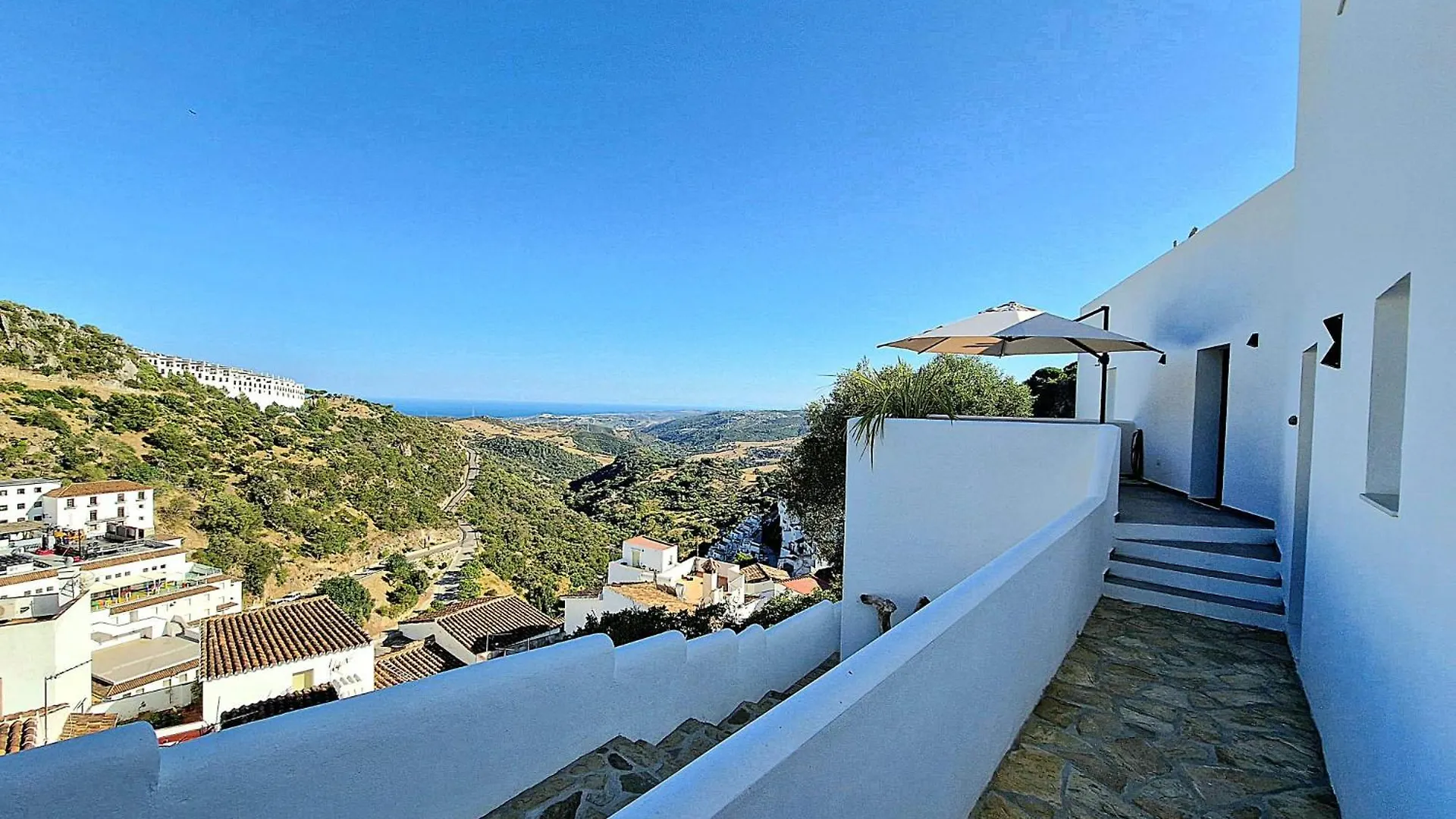 Villa Lomy Casares Bed & Breakfast